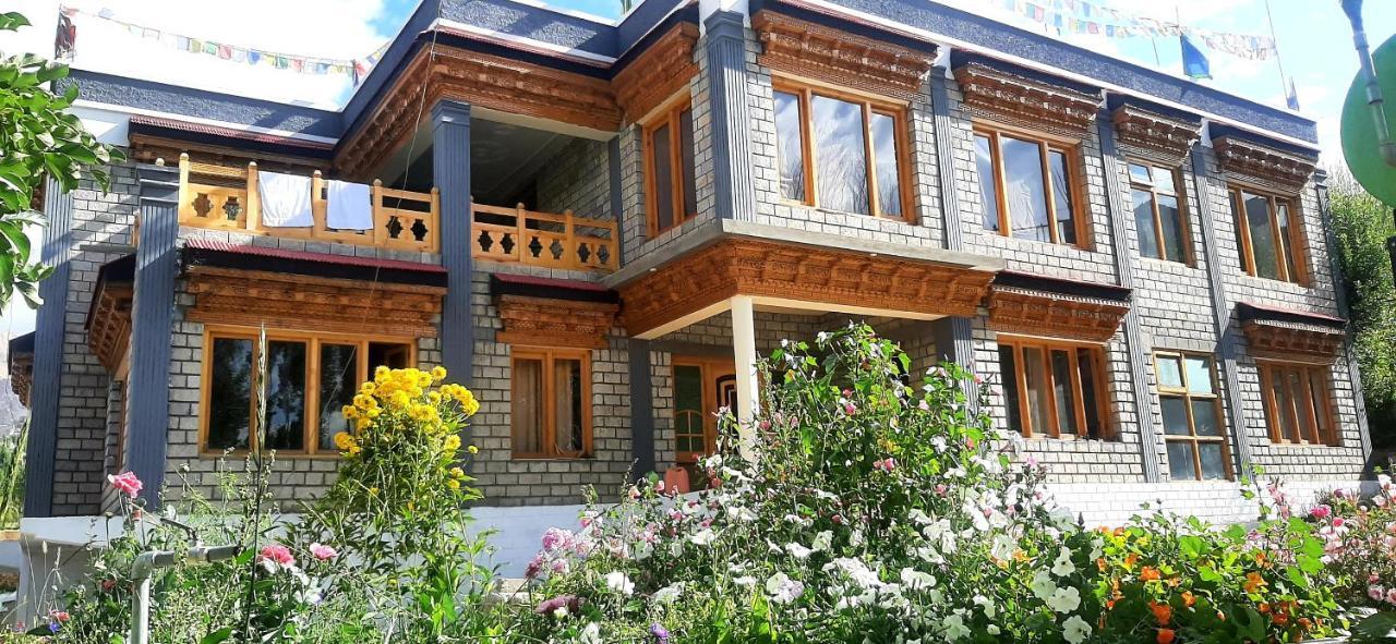 Ladakh Country Inn Leh Buitenkant foto